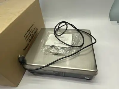 New | in-Stock Avery Weigh-Tronix Quartzell Digital Bench Scale 7620 Food Scales Michigan US | Maverick Industrial Sales #1391625