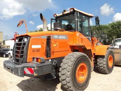 Used 2014 DOOSAN DL 200 Wheel Loaders Manitoba CA | Conquest Truck & Auto Sales #1421356
