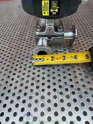 USED ITT PURE FLO ADVANTAGE B209  3 - WAY DIAPHRAGM VALVE W/ 1" SANITARY FITTING