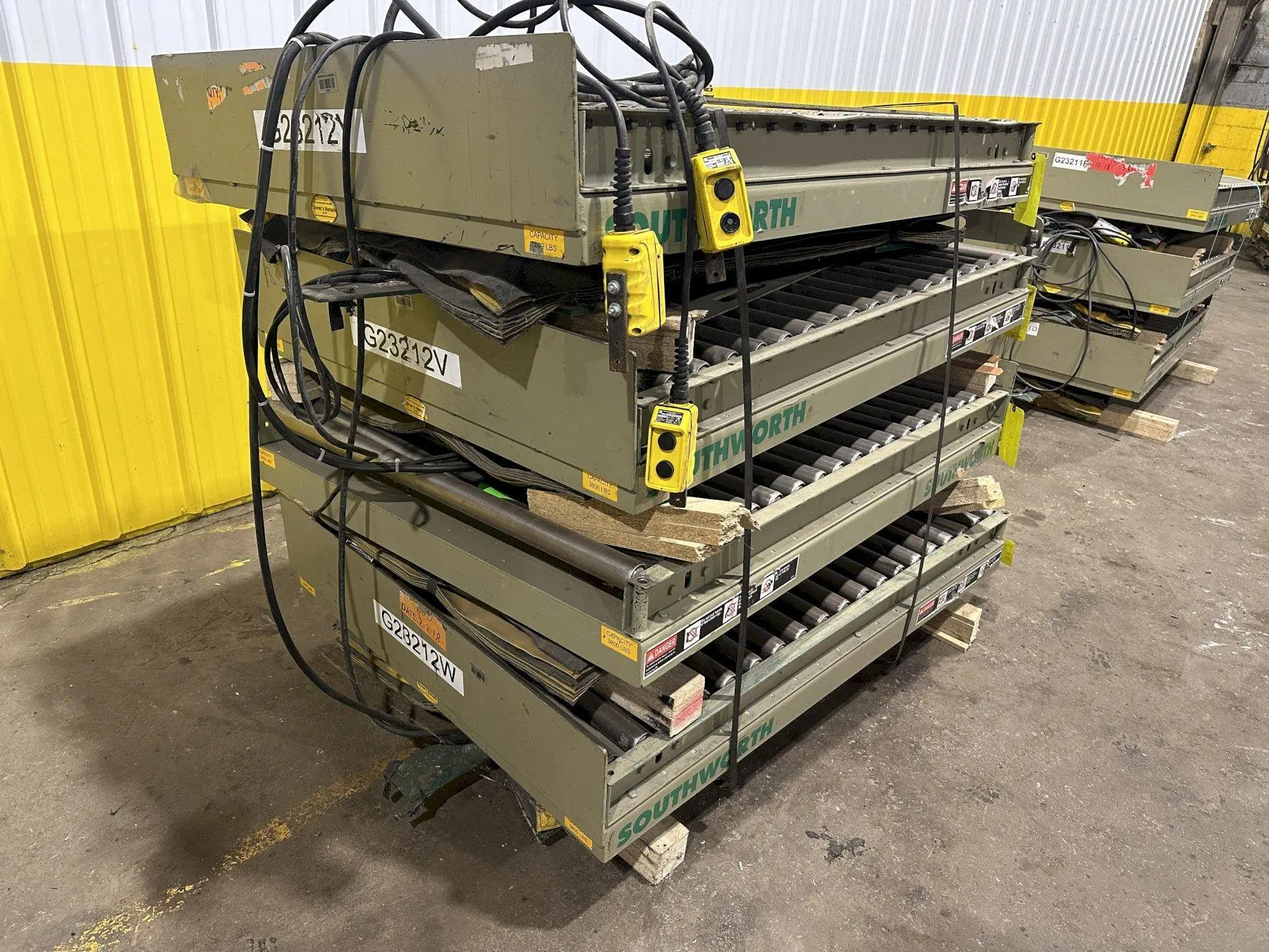 3800 LBS X 60" X 42" SOUTHWORTH HYDRAULIC SCISSOR LIFT TABLE WITH ROLLER CONVEYOR TOP, 110 VOLT: STOCK #20893