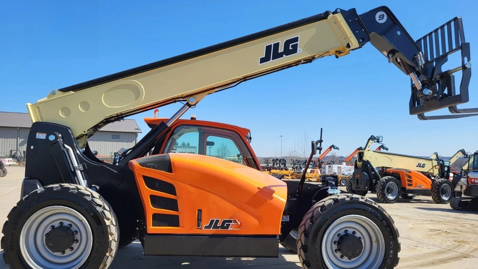 USED 2024 JLG 943