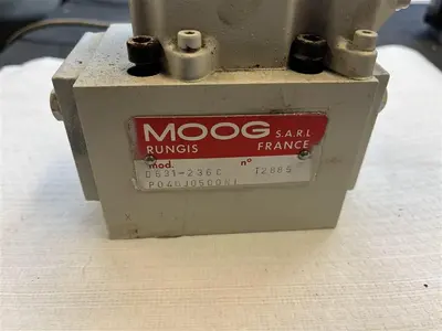 USED MOOG D631-236C SERVO CONTROL VALVE