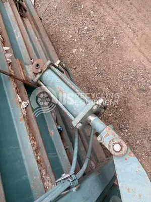 USED INTERNATIONAL BALER 1295 CLOSED DOOR HORIZONTAL