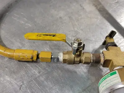 1/4" Valve w/ Gauge