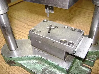 1950-390 STAMPING PRESS  TOOL & DIE SET TO MAKE RELIGIOUS CROSS