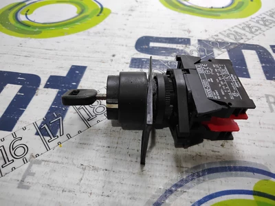 USED ALLEN BRADLEY 800E-3X01