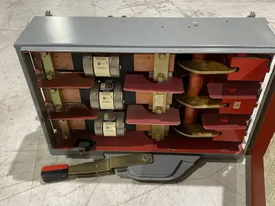 USED SCHNEIDER ELECTRIC, SQUARE D SER. E2 FUSIBLE PANELBOARD SWITCH UNIT 3-POLE 600A