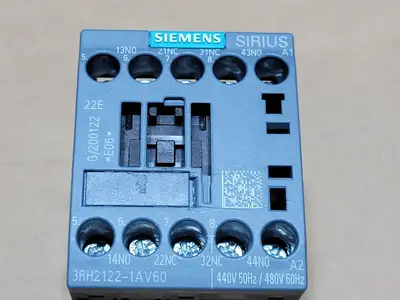 USED SIEMENS 3RH2122-1AV60
