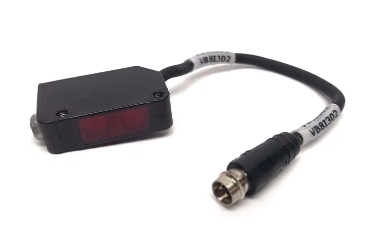 Used KEYENCE LASER SENSOR, BUILT IN AMPLIFIER, 12-24 VDC Photoelectric Sensors | Maverick Industrial Sales #1115785