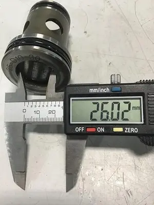 USED VICKERS 25-D10-30