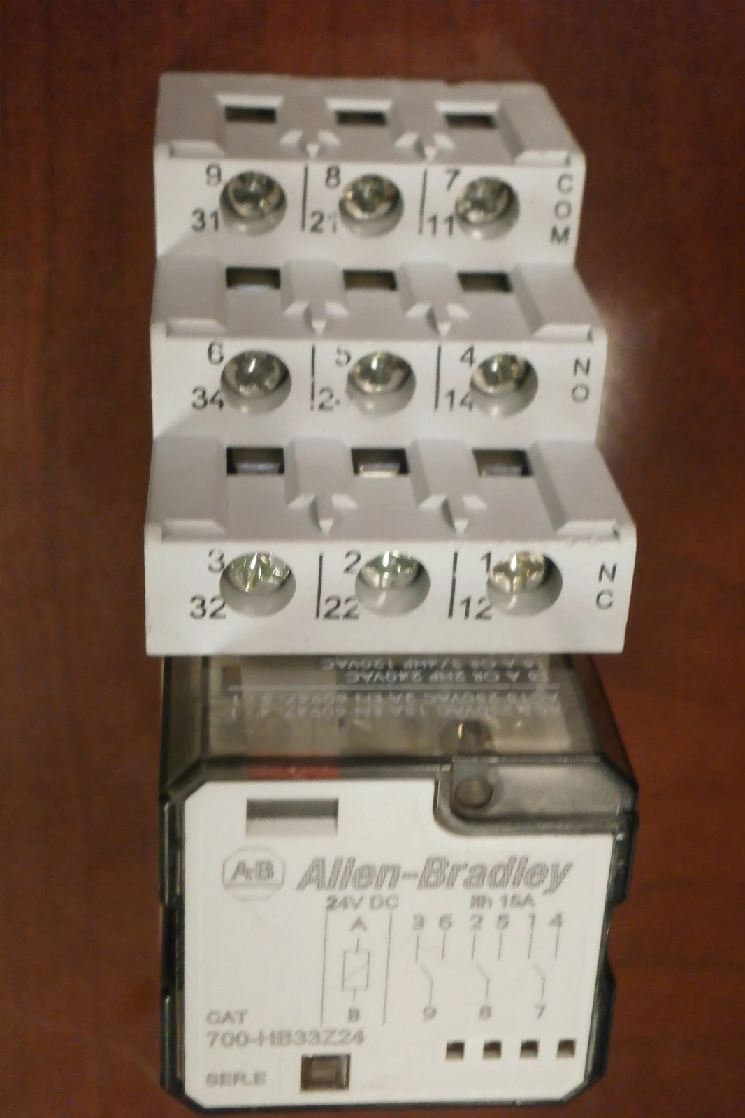 USED TELEMECANIQUE 700-HB33Z2  + 700-HN153 +700-ADL1R