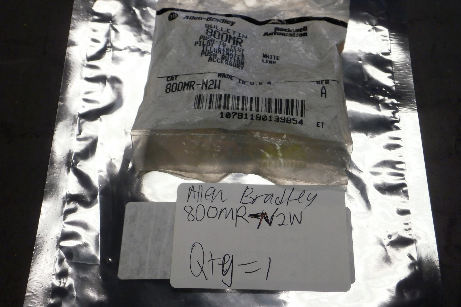 NEW Allen-Bradley 800MR-N2W