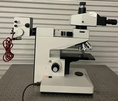 LEITZ ERGOLUX 020-448.026 MICROSCOPE (THORLABS TABLE SOLD SEPARATE)