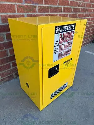 USED JUSTRITE SURE-GRIP EX 12 GALLON FLAMMABLE LIQUID STORAGE CABINET W/ SHELF, KEY