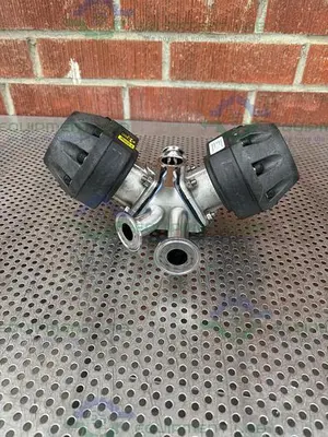 USED 2 ITT PURE FLO ADVANTAGE 4 - WAY DIAPHRAGM VALVE W/ 1" SANITARY FITTING