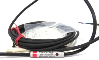 NEW KEYENCE EM-080P PROXIMITY SWITCH EM080P