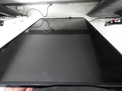 Used Hitachi Used Hitachi 43R80 43" 4K Ultra HD LCD TV with Wall Mount TVs Illinois US | Falcon Restaurant Supply #1375890