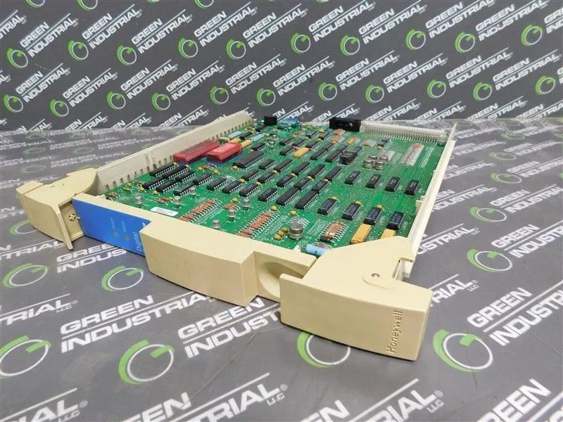 Honeywell 51304487-150 UCN Digital Output Card HDW: L FW: G Cracked Corner Used