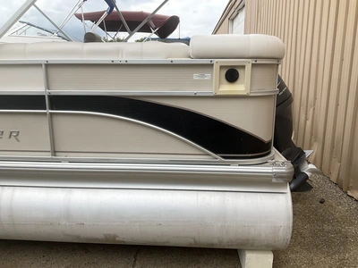 USED 2005 PREMIER 225 LEGEND