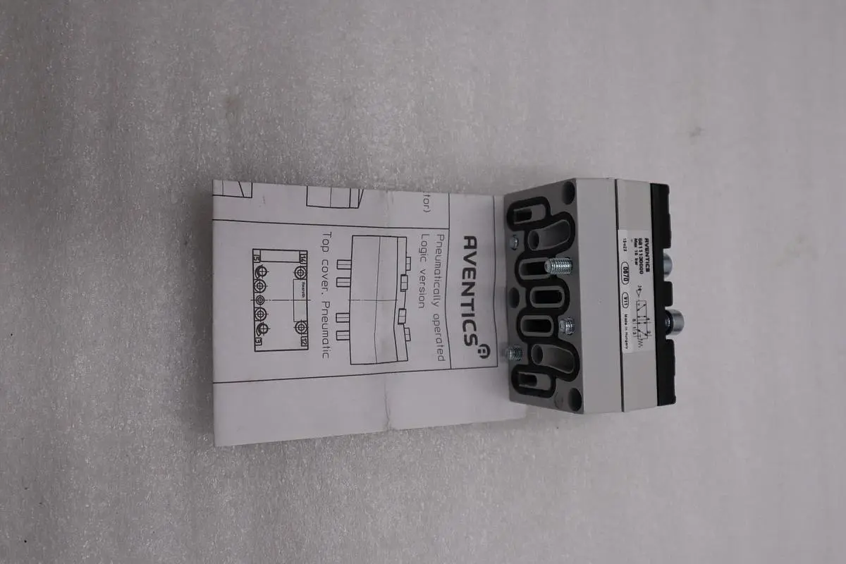 NEW OPEN BOX Aventics 5811130000 Valve System STOCK H1525A