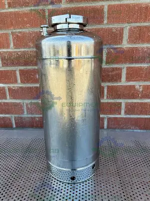 USED ALLOY PRODUCTS 15 LITER STAINLESS STEEL VESSEL 125 PSI W/ 4.5" OPENING