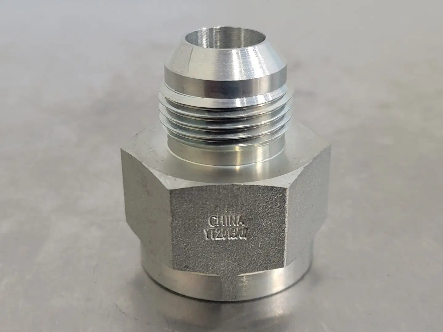 Hydraulic Adapter F-16 JIC X M-12 JIC 1" x 3/4"