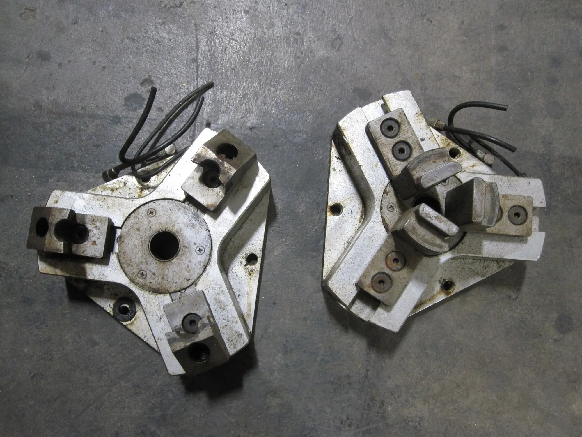Lot of 2 Pneumatic Air Chucks Roughly 7" Diameter Clamp AutoGripper AutoGrip