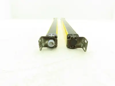 Schmersal SLC440-ER-0490-14-01 Safety Light Curtain Transmitter/Receiver - READ