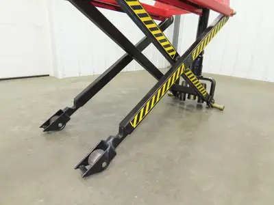 Uline H-5442 Manual Narrow Pallet Lifter 3000lb Jack 46" Long 31" Lift Height