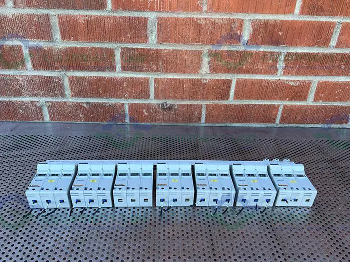 Used LOT OF  7 - BUSSMANN CH30J3I FUSE HOLDER 600VAC, 30A, 200KA Electronics & Components | Equipment Lab #486242