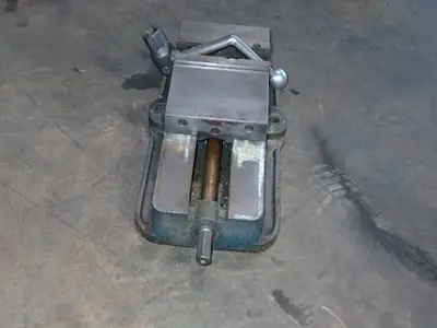 Kurt 6" Vise