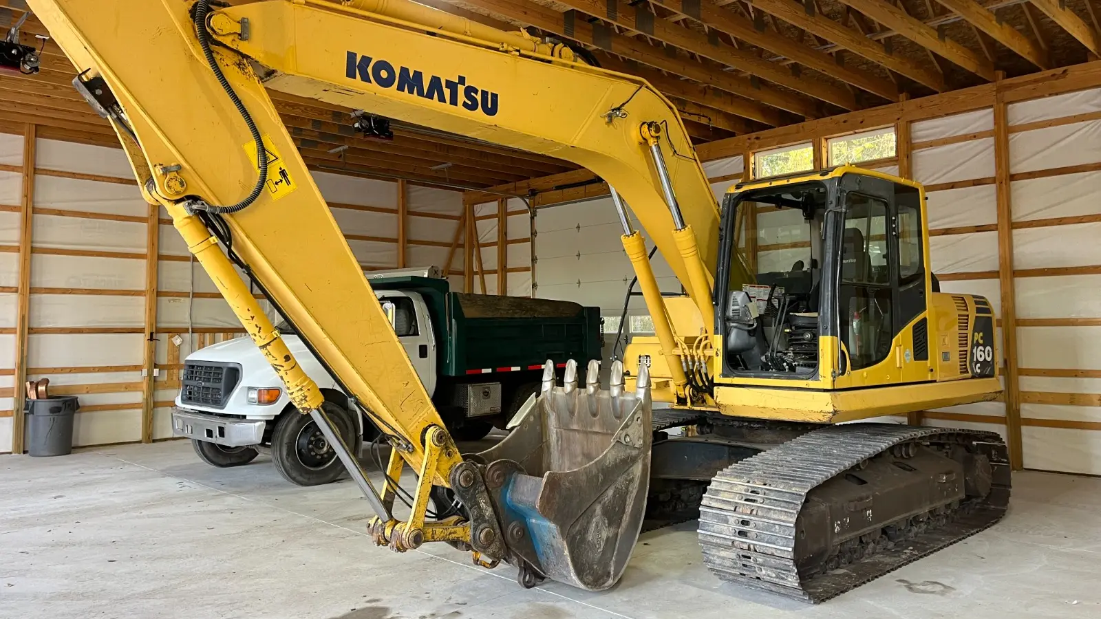USED 2012 Komatsu PC160LC-8