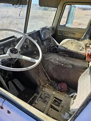 International Truck w/ Hay Squeeze