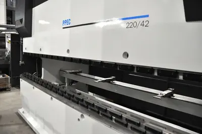 USED LVD PPEC 220 TON X 4200 MM CNC