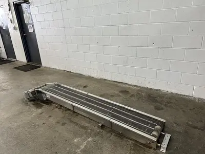 Incline 8' Wire Conveyor