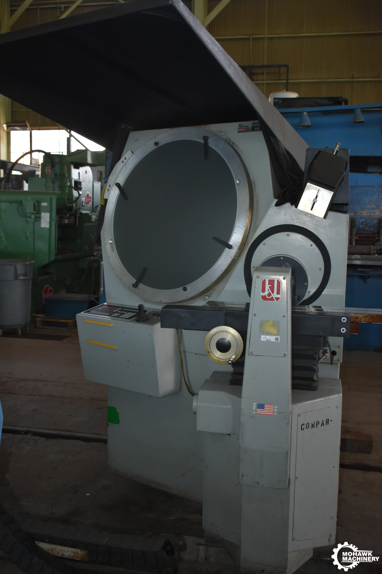 30" J&L METROLOGY "CLASSIC 30S" OPTICAL COMPARATOR w/QUADRA-CHEK 2000 DIGITAL READOUT - SURFACE ILLUMINATION - (2) LENSES - JOYSTICK CONTROL