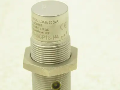 Allen Bradley 871TM-DH8CP18-N4 Inductive Proximity Switch 10-30VDC 18mm OD Ser A
