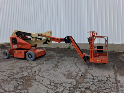 USED 2015 JLG E400AJPN
