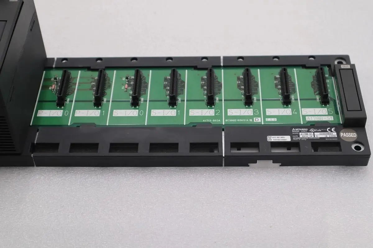 NEW MITSUBISHI A173UHCPU MOTION CONTROLLER W/ A178B-S1 8-SLOT BASE UNIT #L-702