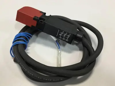 USED OMRON D4GS-N3T-5