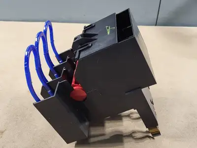 Disconnect Switch w/ 3 Times 30 Amp Fuse JDL30