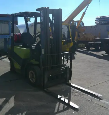 SPC9261  Forklift 4200 lbs. Clark propane forklift model C25L, pneumatic tires, 189" lift height