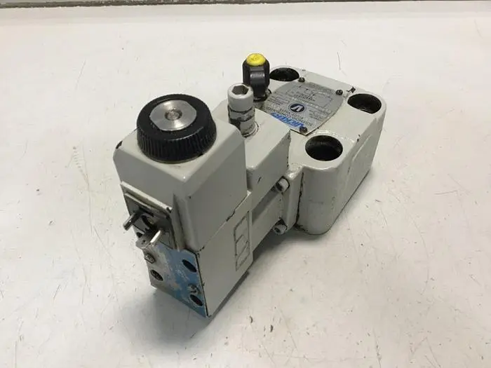 Used VICKERS CG5060AFMUB6P10110 Valves/Fittings Michigan US | Ideal Machinery #595251