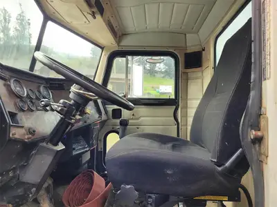 USED 1988 PETERBILT 357
