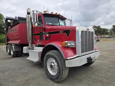USED 2013 PETERBILT 365