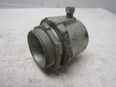 O-Z/Gedney 28-125 1-1/4" Conduit Hub Zinc Plated Cast Malleable Iron Rigid/Imc