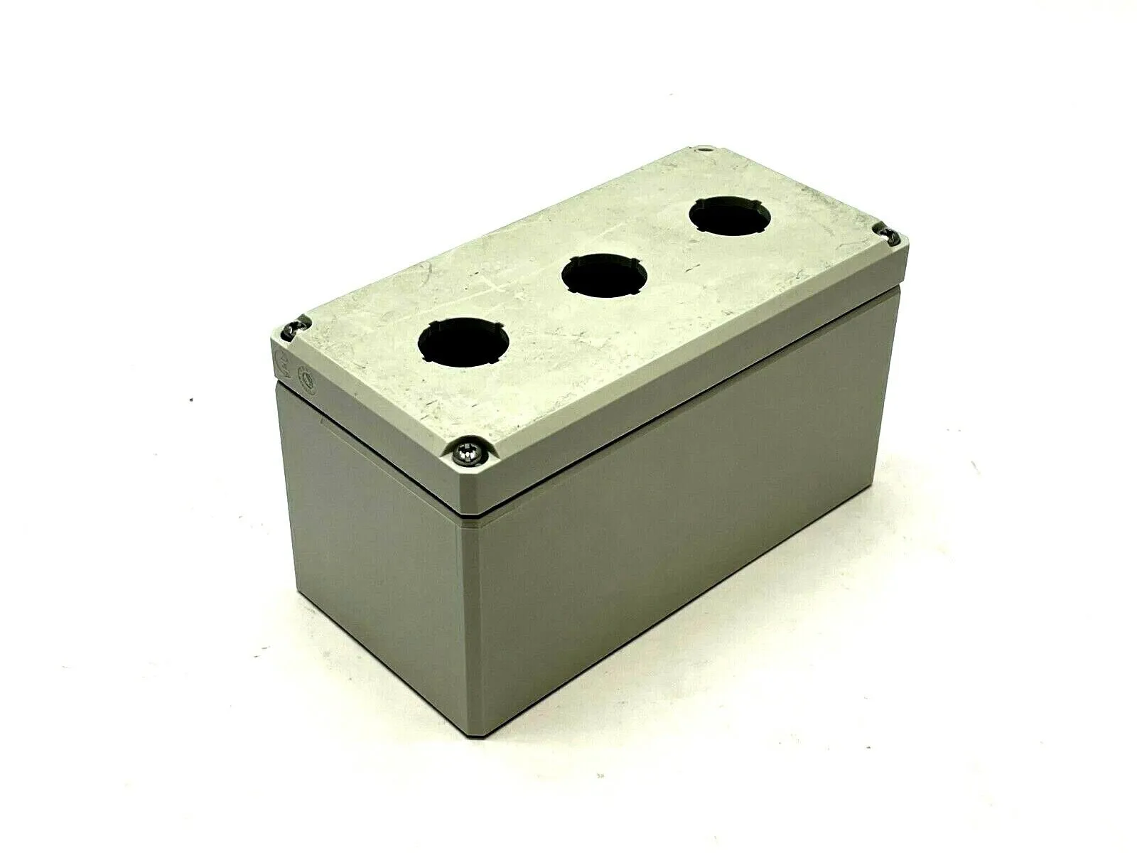 Q3PBPCDM | Hoffman  QLine D Pushbutton Type Enclosure 3PB x 22.5mm MISSING SCREW - Used