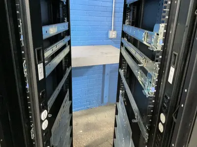 Used APC _UNKNOWN_ Cabinets Ohio US | HGR 24 #1787381