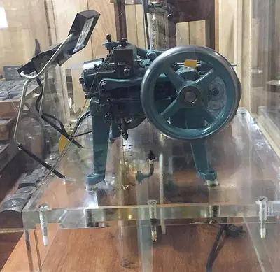 8778-100 ANTIQUE CHAIN MAKING MACHINE – SHOW / EXHIBIT DISPLAY