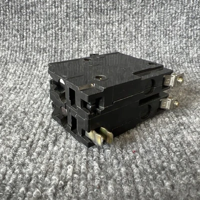Used Square D Q0B220 Circuit Breakers California US | Davliegogo LLC #1729087